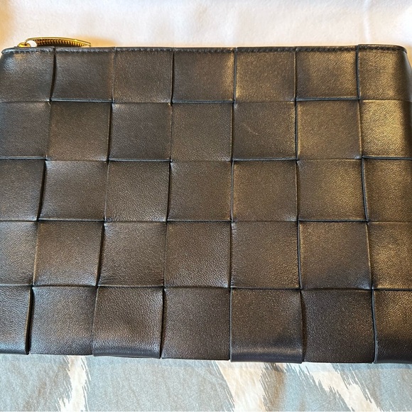 Bottega Veneta Medium Cassette Flat Pouch, Black! - Picture 2 of 13